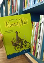 Folheando as páginas do livro ilustrado "Papagaio do Monsieur de Hulot", percorremos Paris na companhia de uma personagem desastrada e despistada, divertida e engenhosa.