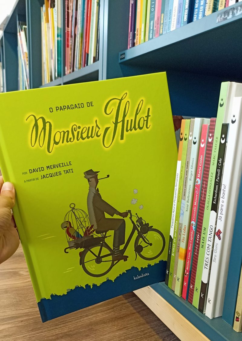 Folheando as páginas do livro ilustrado "Papagaio do Monsieur de Hulot", percorremos Paris na companhia de uma personagem desastrada e despistada, divertida e engenhosa.
