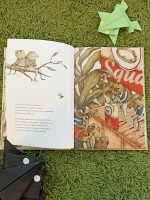“A rainha das rãs não pode molhar os pés” tem tudo para se tornar no primeiro contacto dos mais novos com o universo da política moderna.