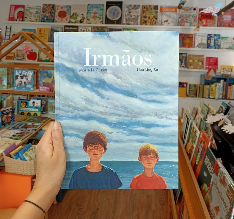 O livro "Irmãos" da editora Orfeu Negro, aborda o tema familiar da amizade entre irmãos. Por muito que eles sejam diferentes tanto na aparência, como na sua personalidade, eles são irmãos.