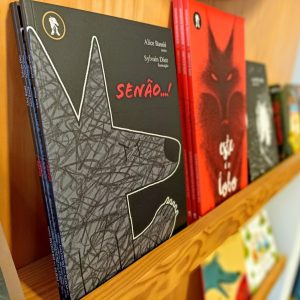 senão , the poets and dragons society, lobo, comédia, livro de capa mole