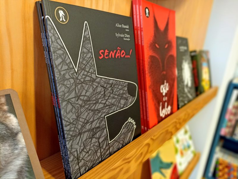 senão , the poets and dragons society, lobo, comédia, livro de capa mole