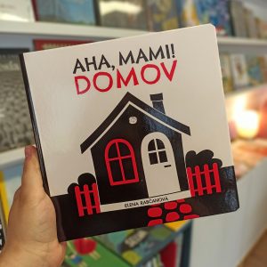 "Mãe, olha! A casa" é um livro de alto contraste adequado para os primeiros meses de vida de um bebé.