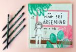 Um livro de Nic e Inês para todos que alguma vez disseram "Não sei desenhar", com ideias para desbloquear os preconceitos de que a arte e o desenho são um dom só para alguns.