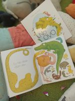 "No ovo" é um livro sobre doze crias recém-saídas da sua casca, que protagonizam esta divertida história cuja intriga avança até uma inesperada surpresa final