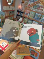 O livro "O crocodilo e o dentista" é um livro humorístico do autor japonês Taro Gomi. Com o texto simples em repetição torna a leitura mais mais agradável e divertida.
