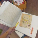 "O dia em que os lápis desistiram" é um livro ilustrado muito divertido que mostra as cartas que os lápis escreveram ao Duarte protestando por várias razões.