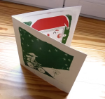 Este é um jogo-postal bem divertido que mostra as várias caras que o Pai Natal faz quando ouve o que o duende lhe diz ao ouvido.