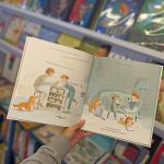 O livro "Uma Família Desligada" aborda de forma divertida um tema sério: o excesso de uso de ecrãs prejudica as relações familiares.