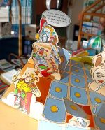"Asterix on the warpath - Pop-Up Book" um livro em três dimensões, que conta a história passada na aldeia dos irredutíveis, a algazarra assume o estatuto de verdadeiro desporto nacional.