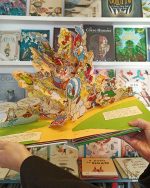 "Asterix on the warpath - Pop-Up Book" um livro em três dimensões, que conta a história passada na aldeia dos irredutíveis, a algazarra assume o estatuto de verdadeiro desporto nacional.