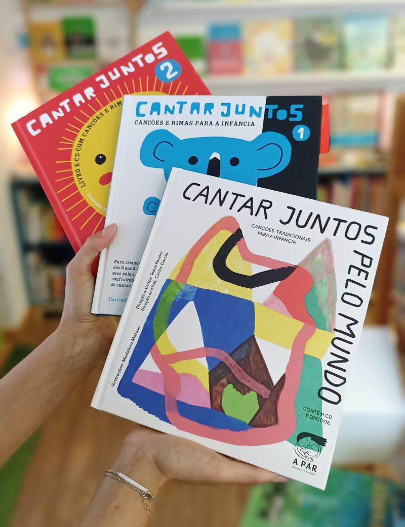 Cantar Juntos pelo Mundo, o 3.º volume do projeto musical Cantar Juntos, da Associação A PAR, inclui canções tradicionais do mundo.