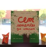"Cem sementes que voaram" é um livro que traz a floresta para o centro das atenções, celebrando a resistência das sementes e a inteligência das árvores e da natureza.