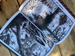 “Jim Curioso - Viagem Através da Selva” é um livro para embarcar num empolgante périplo através da selva, numa aventura em 3D que irá deliciar grandes e pequenos!