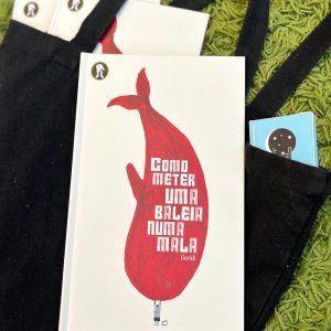 “Como meter uma baleia numa mala” é um álbum ilustrado do autor Raul Nieto Guridi. Um livro que torna palpável aquilo que nos é intangível de guardar: as memórias.
