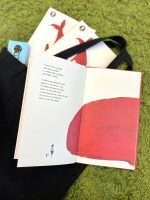 “Como meter uma baleia numa mala” é um álbum ilustrado do autor Raul Nieto Guridi. Um livro que torna palpável aquilo que nos é intangível de guardar: as memórias.