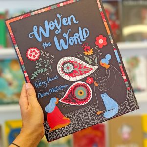 "Woven of the World " é uma meditação lírica sobre a antiga arte da tecelagem e o que esse lindo ofício pode nos ensinar.