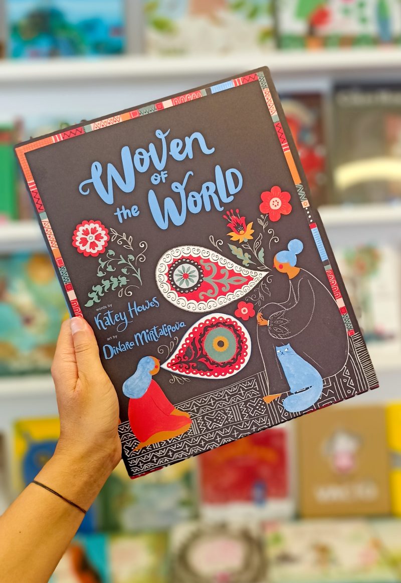 "Woven of the World " é uma meditação lírica sobre a antiga arte da tecelagem e o que esse lindo ofício pode nos ensinar.