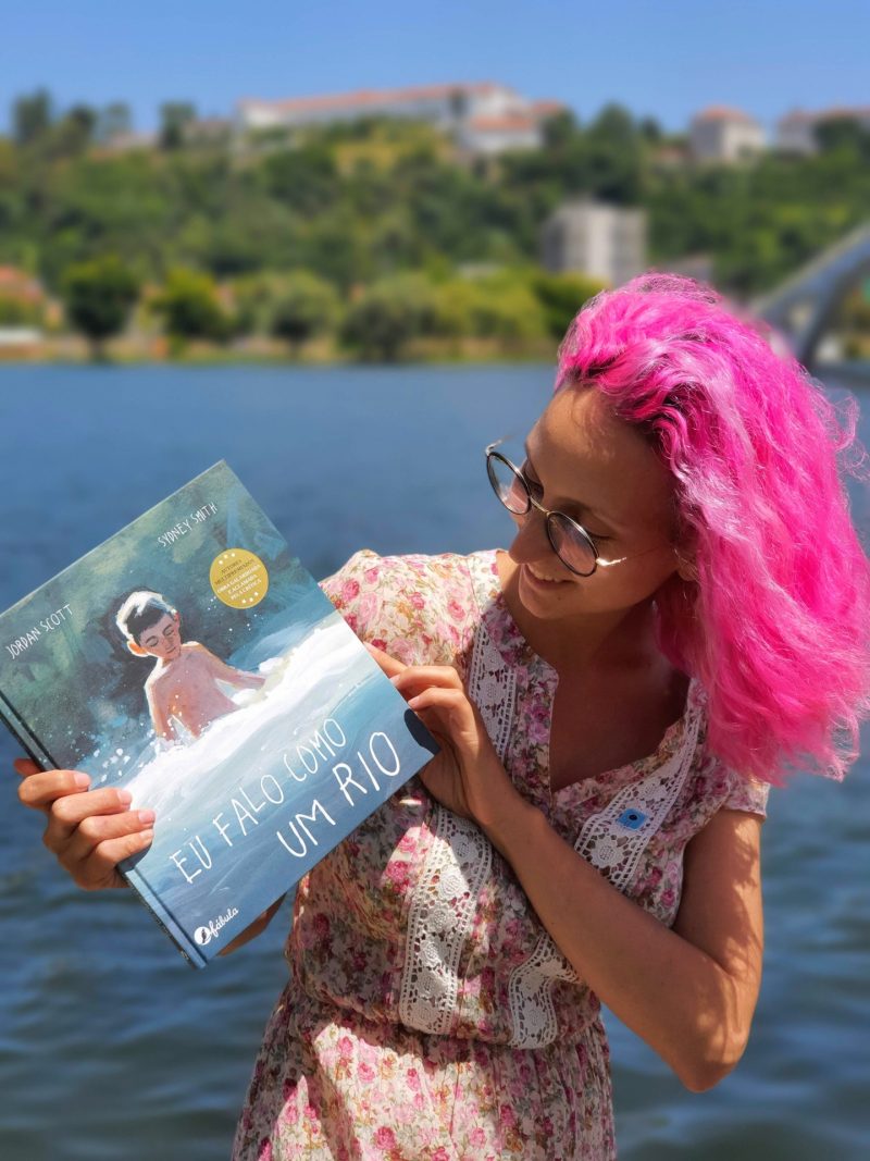 "Eu falo como um rio" é um livro intimista e poético, Sydney Smith, consagrado ilustrador