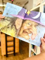 O livro “bruxa bruxa vem à minha festa” é um convite para entrar numa história cheia de personagens bizarros.