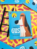 ste é o Gus é um livro divertido sobre dias cinzentos, rabugices e a surpresa de descobrir que, às vezes, partilhar pode ser a maior alegria de todas.