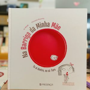 "Na barriga da minha mãe" é livro com capa dura e conta a história de uma menina que está cá fora à espera que o seu irmão/irmã venha ao mundo durante todo o tempo de gestação do bebé.