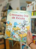 “O meu primeiro dia de escola” é sobre um lobinho que quer ir para a escola dos animais mas os pais pressionam-lhe a ir para a escola dos lobos, para aprender a ser assustador e forte!