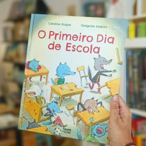 “O meu primeiro dia de escola” é sobre um lobinho que quer ir para a escola dos animais mas os pais pressionam-lhe a ir para a escola dos lobos, para aprender a ser assustador e forte!