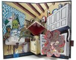 O livro pop-up “Haunted house” é um convite a visitar esta antiga casa assustadora, onde há surpresas arrepiantes que se escondem em cada canto escuro.
