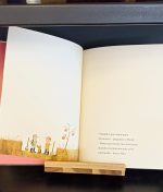 "Uma Aventura Debaixo da Terra" é um livro humorístico sobre uma aventira de dois irmãos pelo multiverso, num daqueles dias sem nada para fazer mas que acabam por ser, simplesmente, memoráveis.