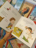 "A caixa" é um livro com abas para abrir, interativo e inspirador. Explora as possibilidades criativas e as brincadeiras sem fim que uma simples caixa de cartão pode proporcionar!