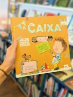 "A caixa" é um livro com abas para abrir, interativo e inspirador. Explora as possibilidades criativas e as brincadeiras sem fim que uma simples caixa de cartão pode proporcionar!