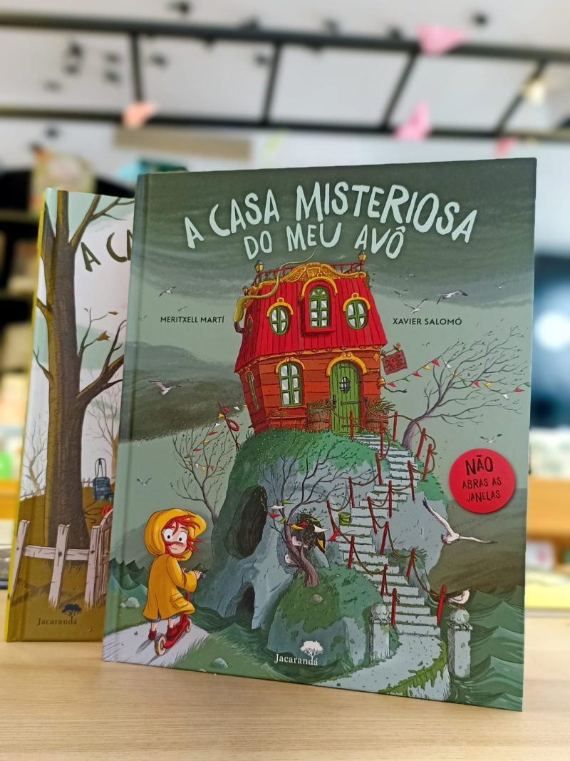 "A casa misteriosa do meu avô" é mais um livro ilustrado e incrível da dupla Meritxell Martí e Xavier Salomó. Um livro cheio de segredos misteriosos, abas e que irão surpreender cada leitor!