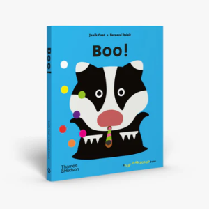 “Boo!” é um livro cheio de surpresas, abas e com diferentes mecanismos bastante assustadores. Atrás de cada aba está algo escondido, o que será?