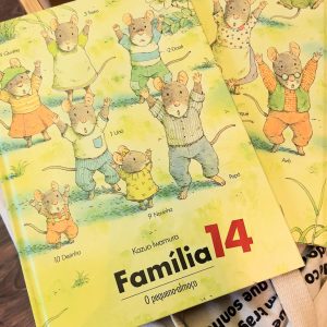 Família 14-O pequeno almoço, todos os membros da família acordam de manhã e têm as suas atividades e tarefas habituais, todos a preparar o pequeno-almoço.