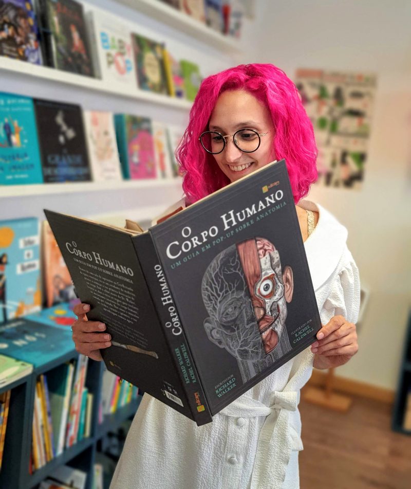 Ilustrado primorosamente e inspirado nos manuais de anatomia da época vitoriana, o livro "O Corpo Humano" é um excelente presente para um amigo médico, um estudante de medicina ou uma criança curiosa.