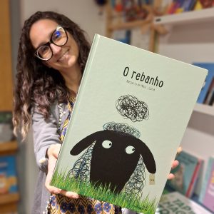O Rebanho é um álbum divertido ilustrado por Guridi e escrito por Margarita del Mazo, uma dupla muito boa, que criou um livro inesperado, original e afetuoso, mas ao mesmo tempo com uma pitada de rebelião.