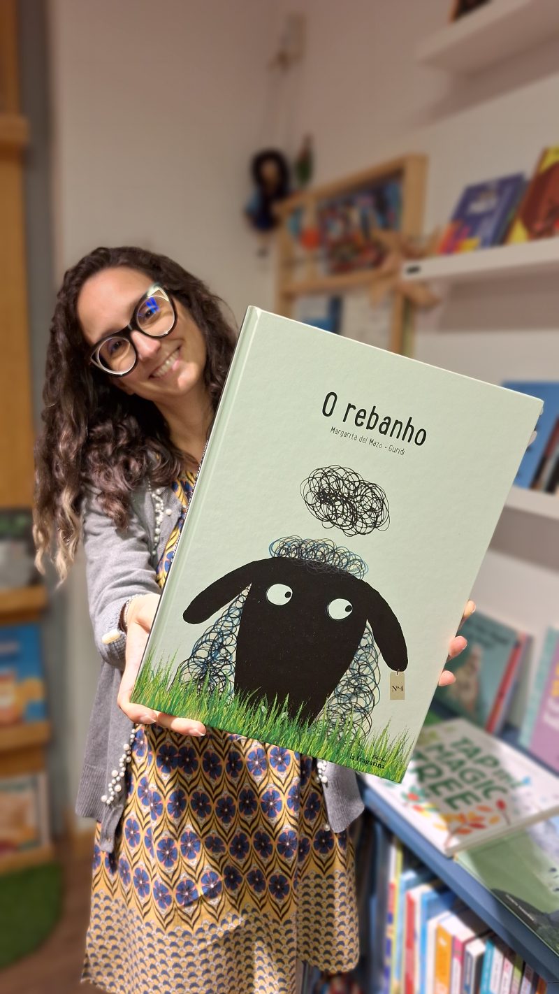 O Rebanho é um álbum divertido ilustrado por Guridi e escrito por Margarita del Mazo, uma dupla muito boa, que criou um livro inesperado, original e afetuoso, mas ao mesmo tempo com uma pitada de rebelião.