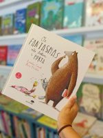 Um livro ilustrado sobre a amizade e a capacidade de aceitar os outros. “Os fantasmas não batem à porta” é sobre dois amigos que brincam sempre juntos: o Urso e a Marmota.