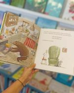 Um livro ilustrado sobre a amizade e a capacidade de aceitar os outros. “Os fantasmas não batem à porta” é sobre dois amigos que brincam sempre juntos: o Urso e a Marmota.
