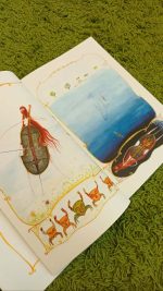 O "Tratado do Silêncio" reúne 13 contos de mulheres que vivem sozinhas, cada uma habitando a sua ilha, num arquipélago rico em biodiversidade.