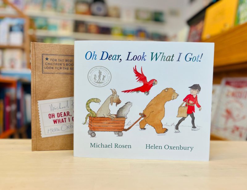 Um novo livro ilustrado “Oh dear, look what I got!” dos criadores do bestseller "Vamos à caça do urso". Cada visita que o menino faz à loja, leva sempre uma surpresa animal, Numa leitura divertida em voz alta, com uma reviravolta final e um final alegre.