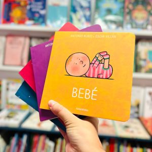 O livro cartonado “Bebé” faz parte da coleção direcionada para bebés dos 0 aos 3 anos. É um livro com páginas resistentes e um formato apropriado para mãos pequenas. O texto é em forma de um pictograma poético ou um poema visual.