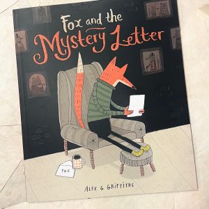 “Fox and the Mystery Letter” é um álbum ilustrado em inglês. A Raposa tem um mistério para resolver e uma amizade para reconstruir.