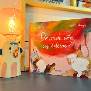 O livro ilustrado “De onde vêm as ideias?” convida as crianças e os mais crescidos a explorarem o universo invisível e mágico da criatividade.