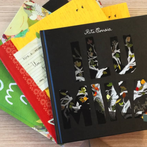 "Ilumina" é o título deste livro da autora Rita Correia, e é exactamente isso - um verbo que incentiva à ação.