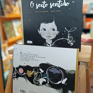 Um livro ilustrado que parte dos cinco sentidos para introduzir "O sexto sentido", aquele que nos permite ver o que não se vê à primeira vista e sentir com todo o corpo o que acontece dentro de nós.
