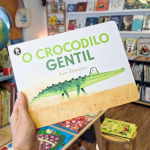 As suas ilustrações são tradicionais e repletas de texturas, enigmas visuais inteligentes e histórias que equilibram simplicidade com uma profundidade surpreendente. Os seus livros falam tanto a adultos quanto a crianças, seja explorando temas como amizade, medo, imaginação ou a alegria de criar coisas juntos.